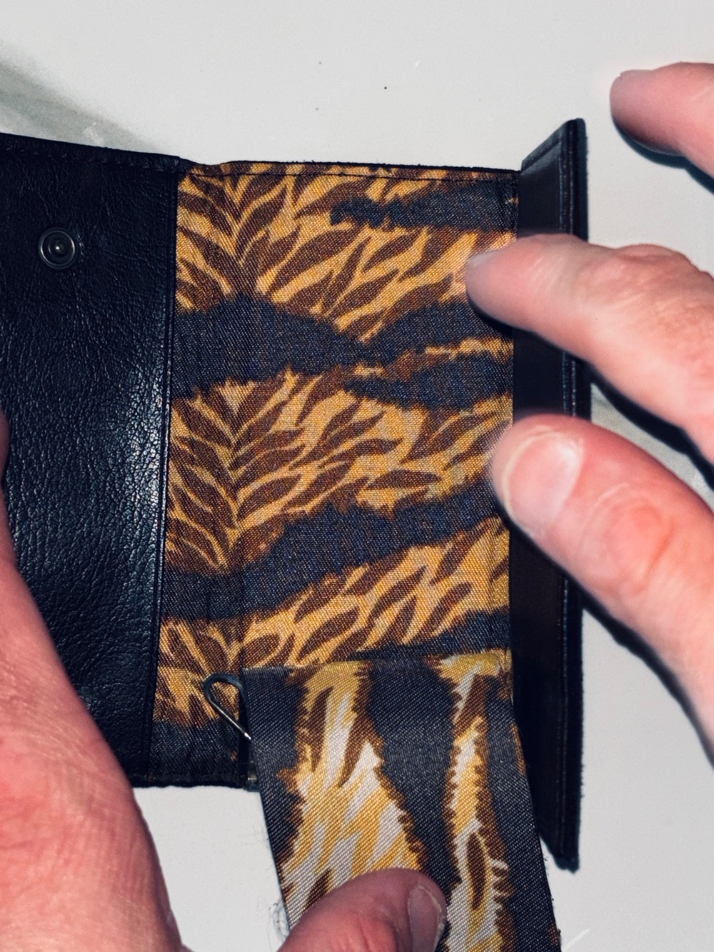 Vintage D&G Dolce & Gabbana Leather Studded 6 Key Case Tiger Print Italy - Picture 5 of 9